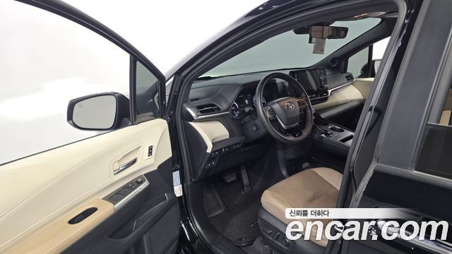 Toyota Sienna 2023 — photo 13
