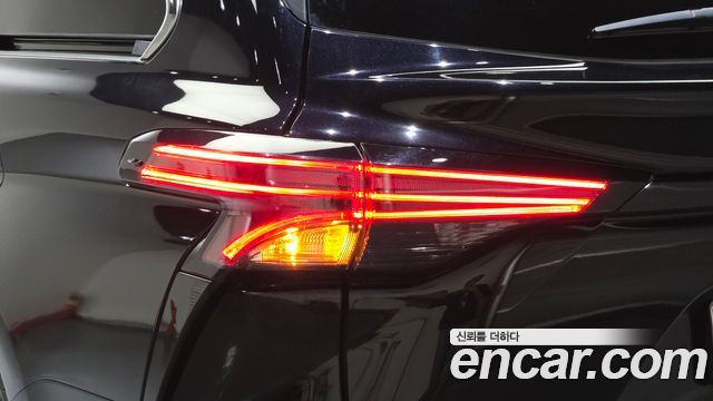 Toyota Sienna 2023 — photo 9