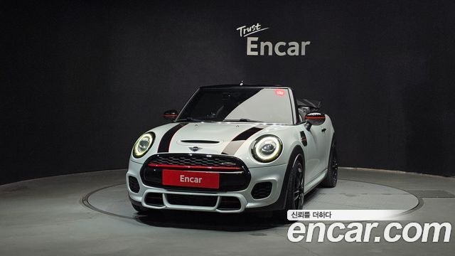 Mini Cooper Convertible 2020 — photo 3