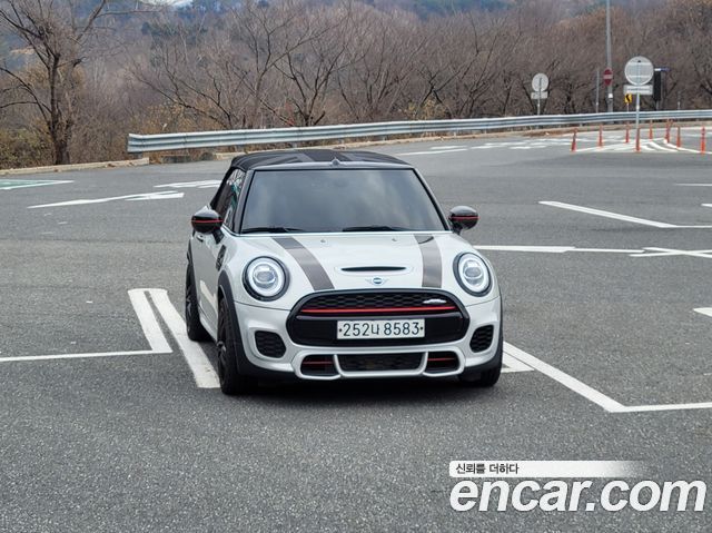 Mini Cooper Convertible 2020 — photo 6