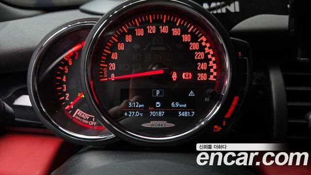 Mini Cooper Convertible 2020 — photo 8