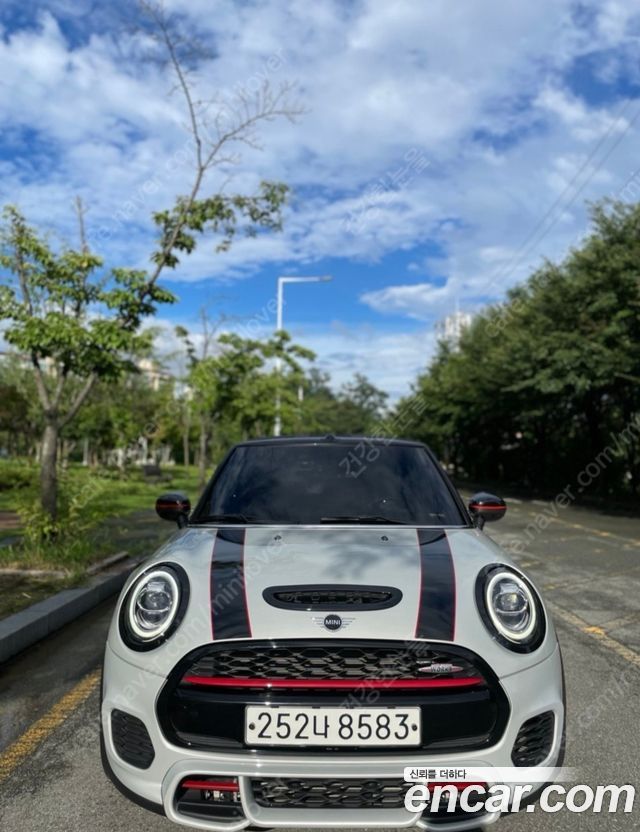 Mini Cooper Convertible 2020 — photo 9