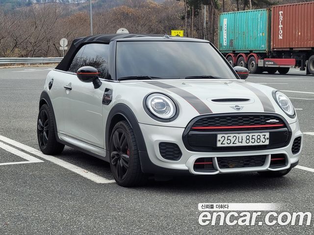 Mini Cooper Convertible 2020 — photo 11