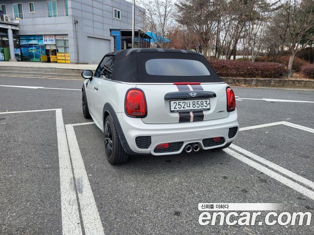 Mini Cooper Convertible 2020 — photo 12
