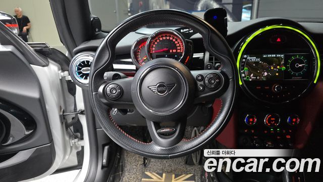 Mini Cooper Convertible 2020 — photo 13