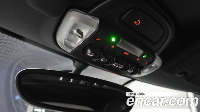 Mini Cooper Convertible 2020 — photo 19