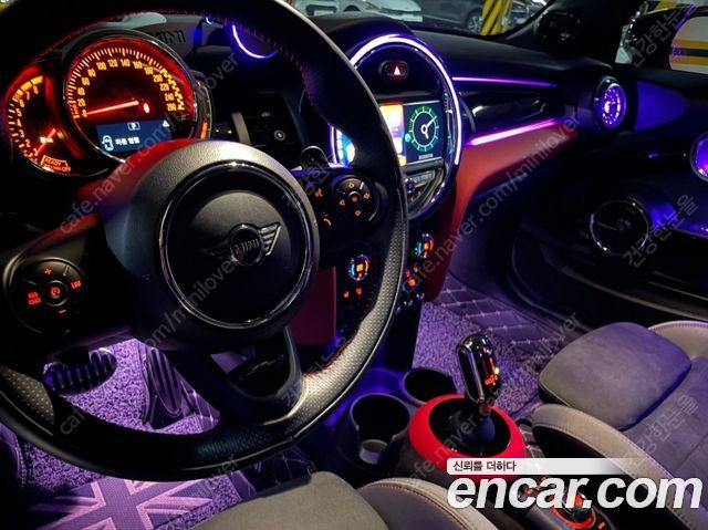 Mini Cooper Convertible 2020 — photo 20