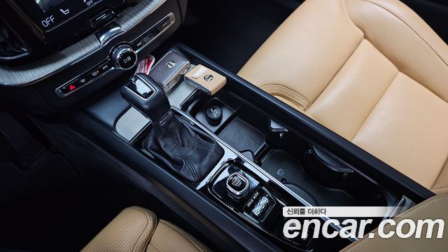 Volvo XC60 2020 — photo 12