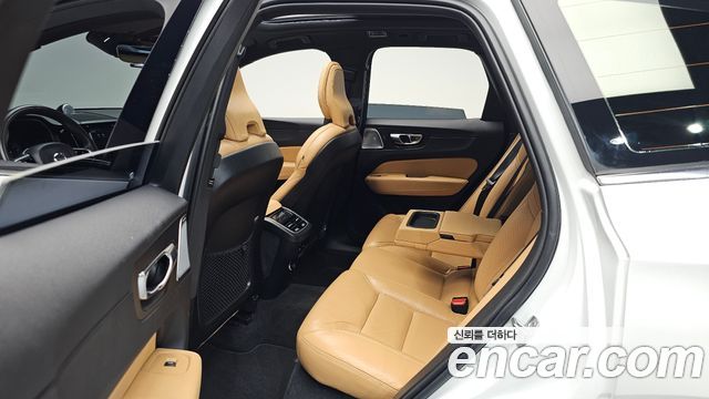 Volvo XC60 2020 — photo 17