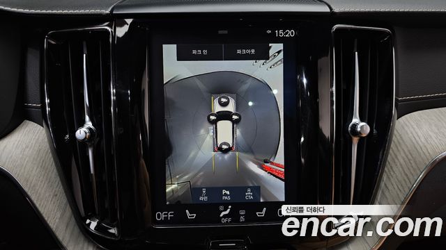 Volvo XC60 2020 — photo 21