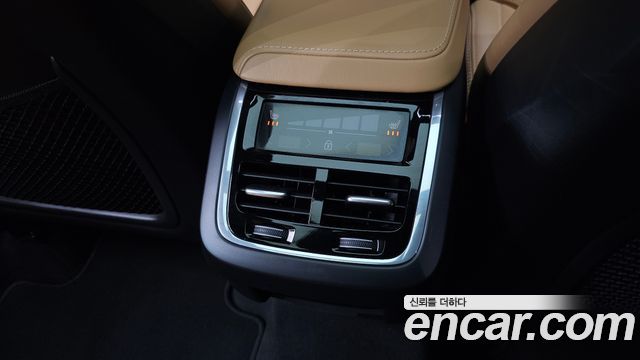 Volvo XC60 2020 — photo 25