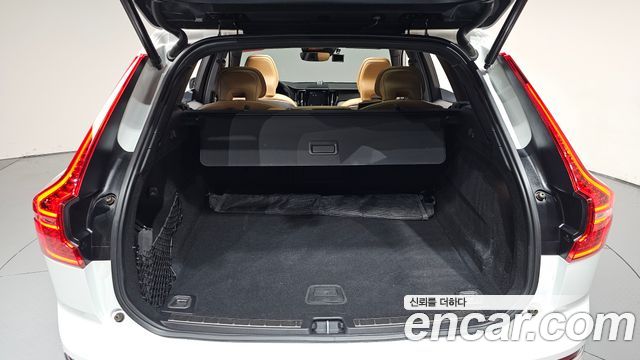 Volvo XC60 2020 — photo 26