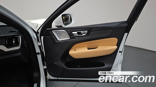Volvo XC60 2020 — photo 14