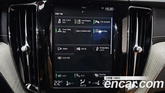 Volvo XC60 2020 — photo 28