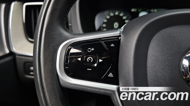Volvo XC60 2020 — photo 36