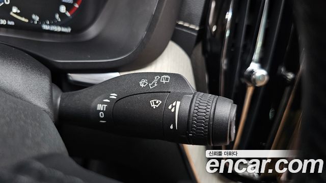Volvo XC60 2020 — photo 38
