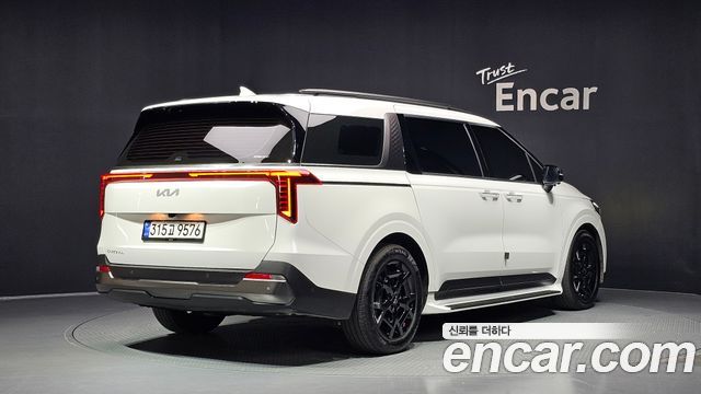 Kia Canival 2025 — photo 2