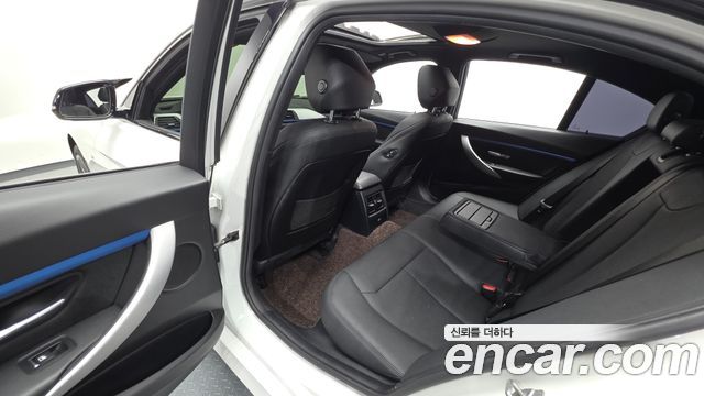 BMW 3-Series 2017 — photo 18