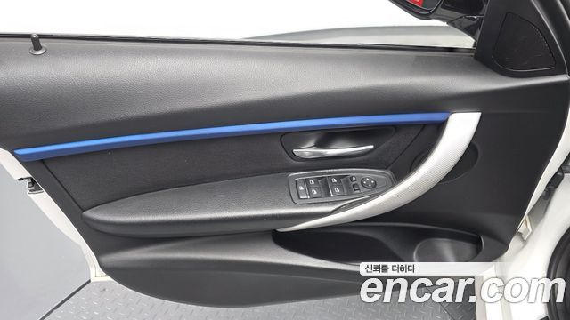BMW 3-Series 2017 — photo 14