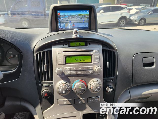 Hyundai Starex 2015 — photo 13