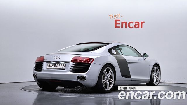 Audi R8 2009 — photo 2