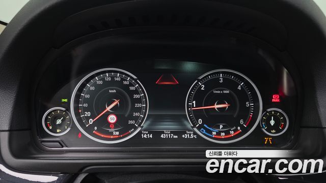 BMW 5-Series 2016 — photo 8