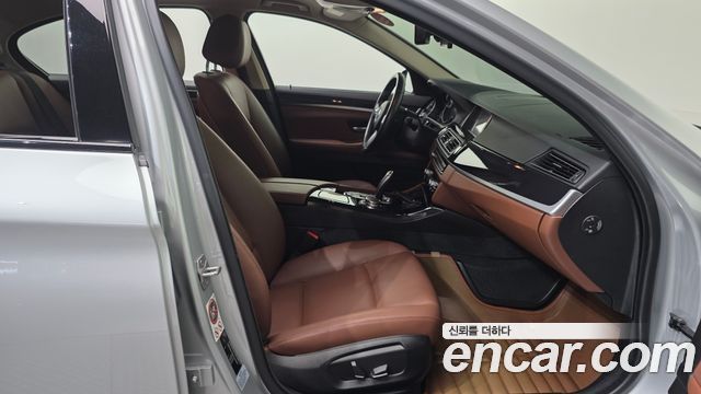 BMW 5-Series 2016 — photo 10