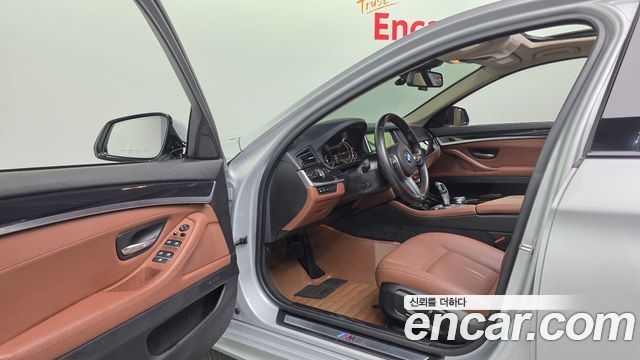 BMW 5-Series 2016 — photo 13