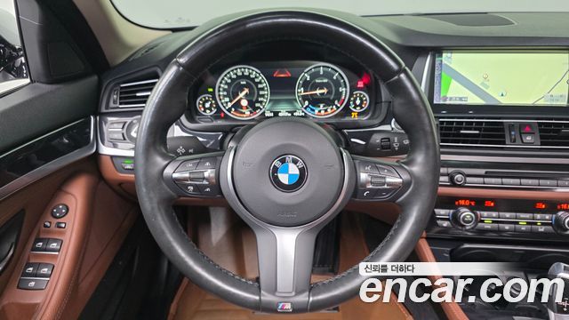BMW 5-Series 2016 — photo 14