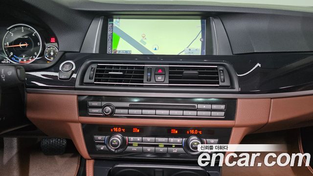 BMW 5-Series 2016 — photo 15