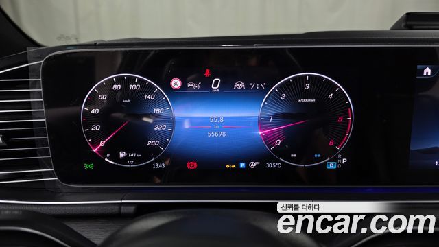 Mercedes-Benz GLE-Class 2023 — photo 11
