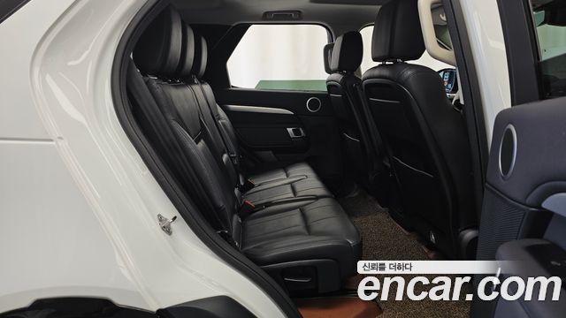Land Rover Discovery 2020 — photo 12