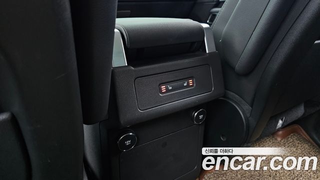 Land Rover Discovery 2020 — photo 18