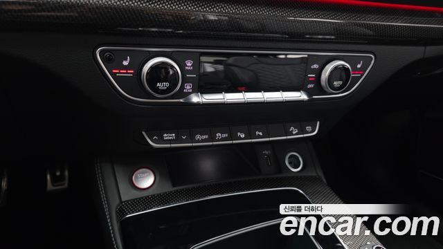 Audi SQ5 2022 — photo 26
