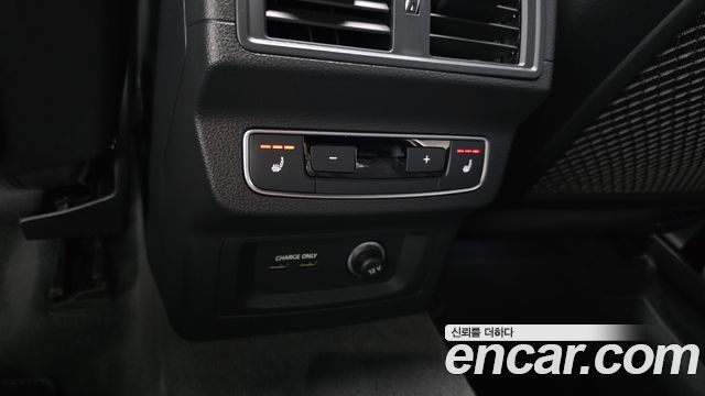 Audi SQ5 2022 — photo 35