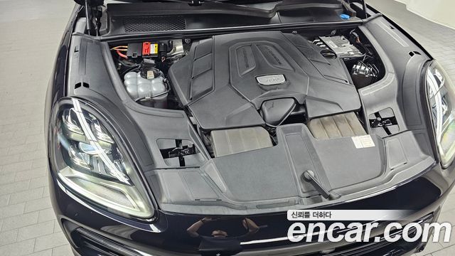 Porsche Cayenne 2021 — photo 6