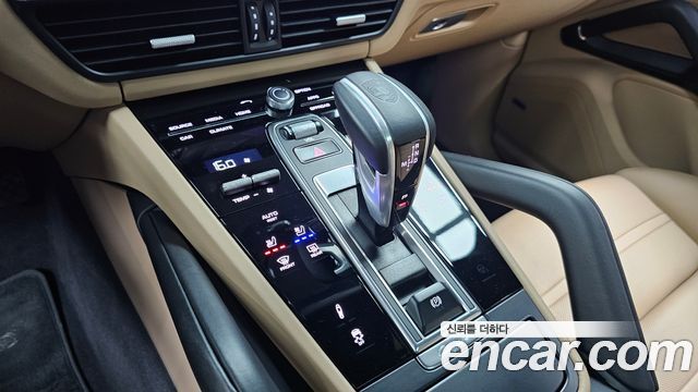 Porsche Cayenne 2021 — photo 12