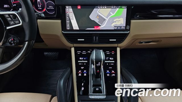 Porsche Cayenne 2021 — photo 18