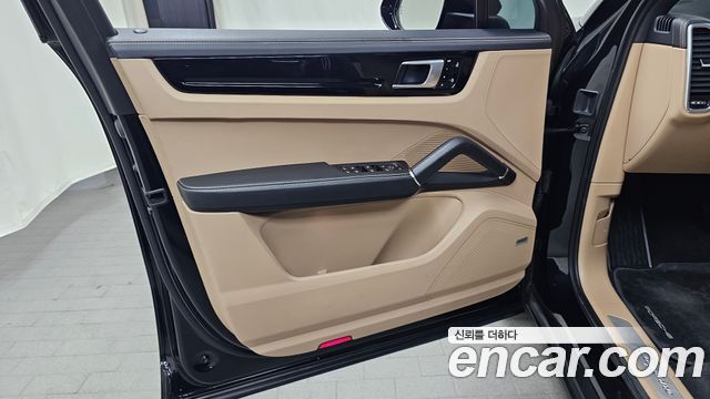 Porsche Cayenne 2021 — photo 14