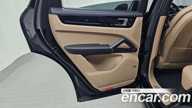 Porsche Cayenne 2021 — photo 15
