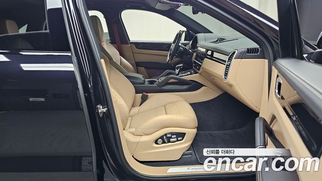 Porsche Cayenne 2021 — photo 16