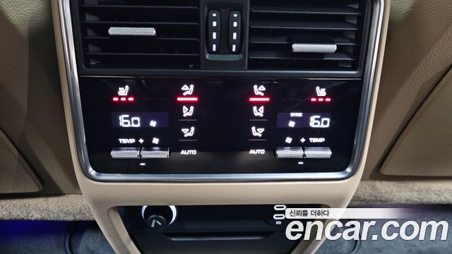 Porsche Cayenne 2021 — photo 31