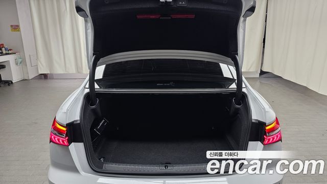 Audi A6 2022 — photo 26