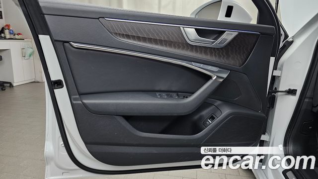 Audi A6 2022 — photo 14