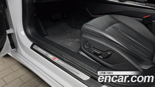 Audi A6 2022 — photo 32
