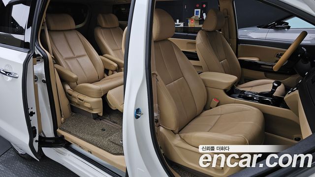 Kia Canival 2019 — photo 11