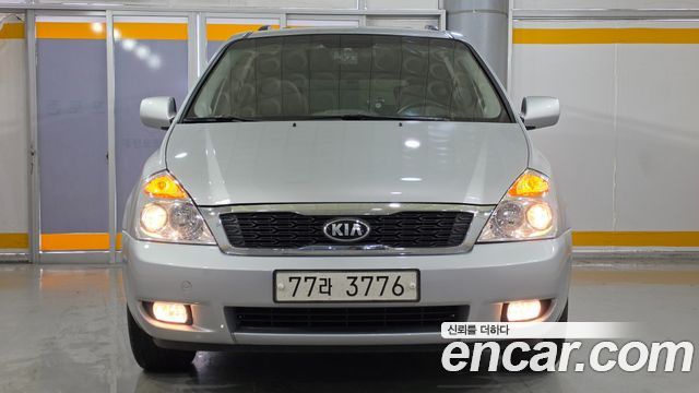 Kia Canival 2010 — photo 2