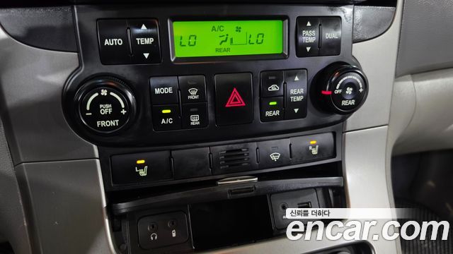 Kia Canival 2010 — photo 12