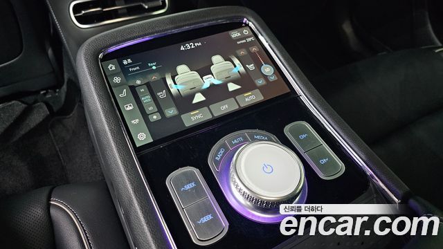 Genesis G90 2022 — photo 23