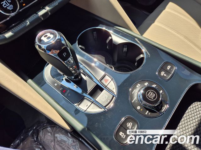 Bentley Bentayga 2025 — photo 13
